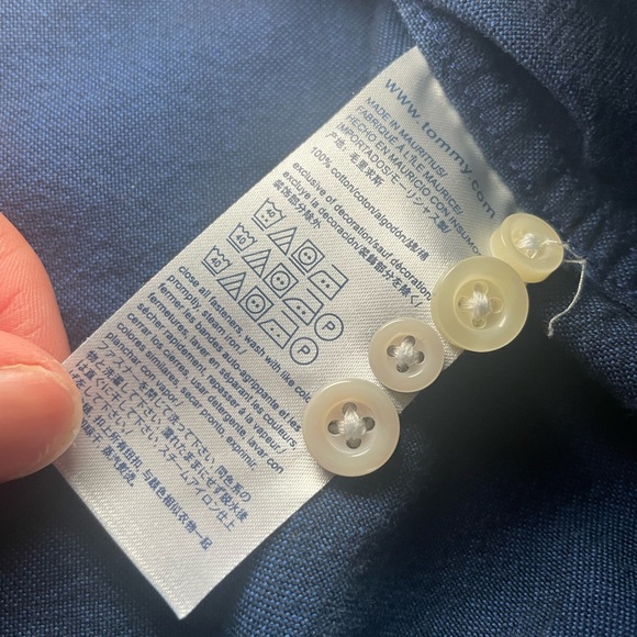 Tommy Hilfiger Long Sleeve Casual Button Down Shirt: Navy, Custom Fit Medium (M) - Picture 2 of 3